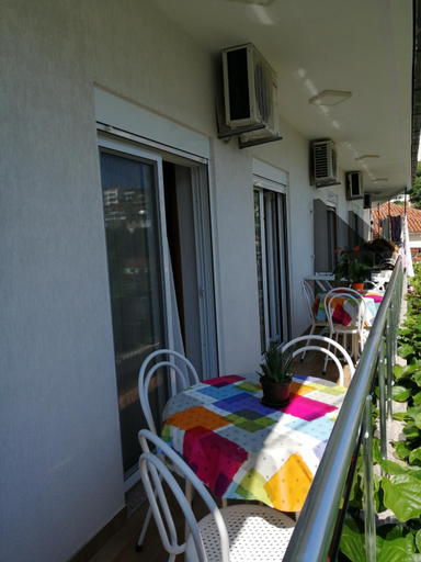 Others 4, Villa Guci