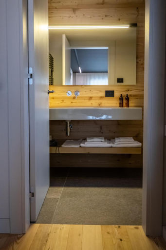 Bathroom 9