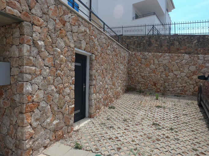 Others 2, Gavan Room, Cres