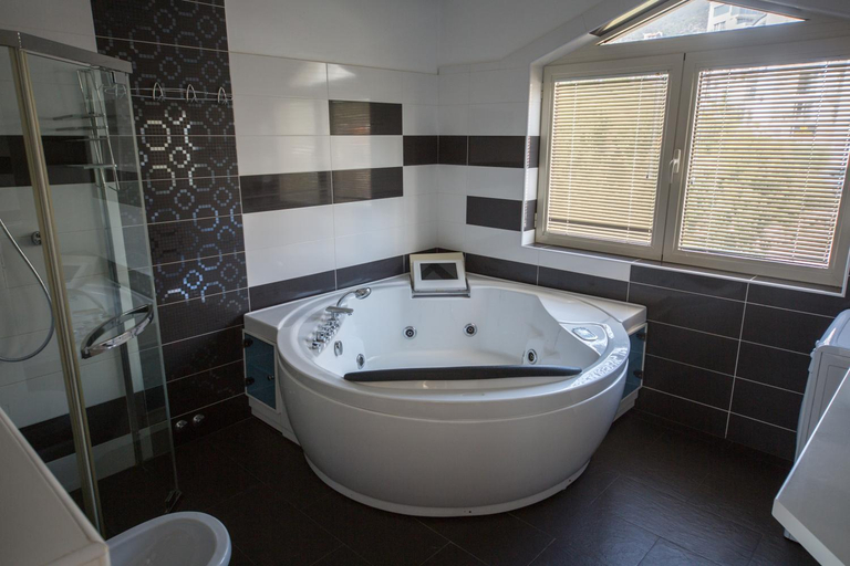 Bathroom 4, Spa Resort Luxury Apartments