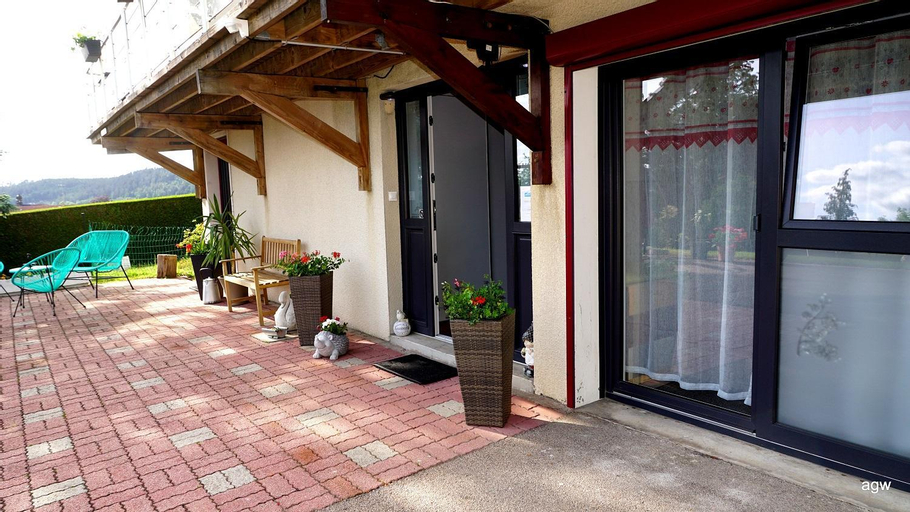 Exterior 8