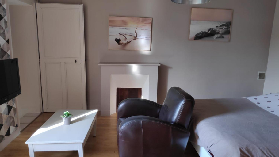 Bedroom 2, Chambre privee tout confort, Sarthe