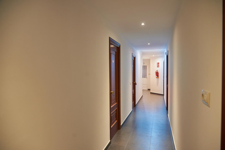 Others, Hostal Molgas, Ourense