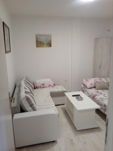 Others 2, Apartmani M&V