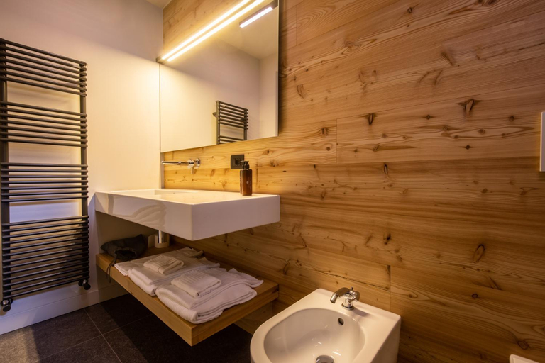 Bathroom 8