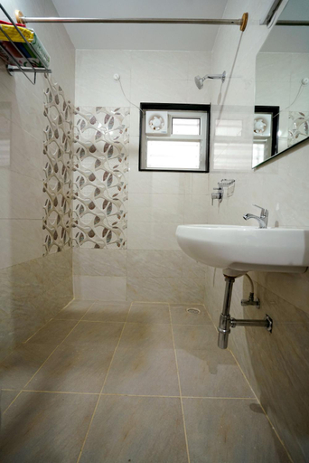 Bathroom 2, Castle JP Service Apartments, Bangalore