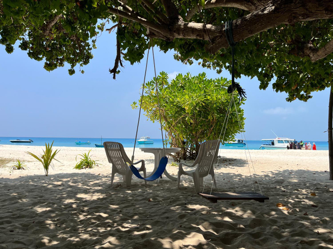 Others 3, Aagali Beach, Vaavu Atoll