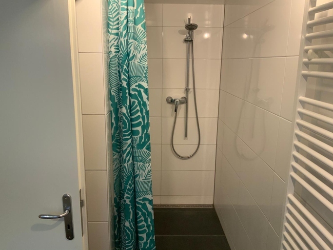 Bathroom 5, ruhiges privates Zimmer in Freiburg, zentrumsnah, Nahe Europapark, Freiburg im Breisgau