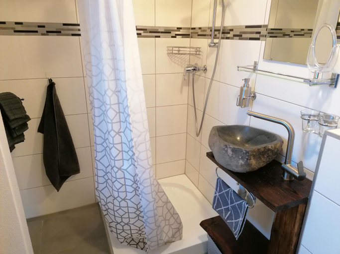 Bathroom 2, Room's chez BeNi, Visp