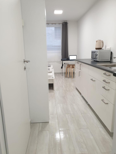 Others 4, Just Room Rent AKH University, Wien