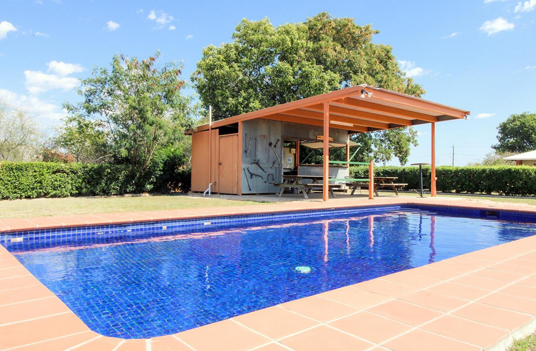 Sport & Beauty, The Gidgee Inn, Cloncurry