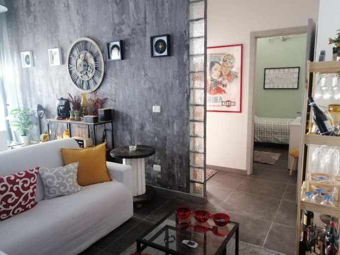 Others 3, suite del borgo, Torino