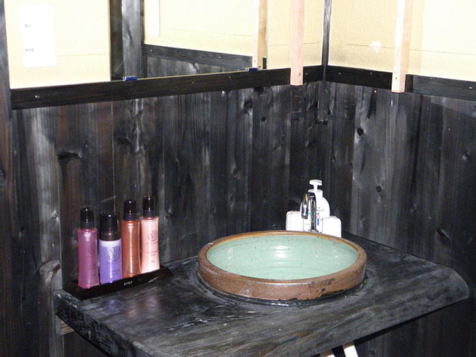 Bathroom 14