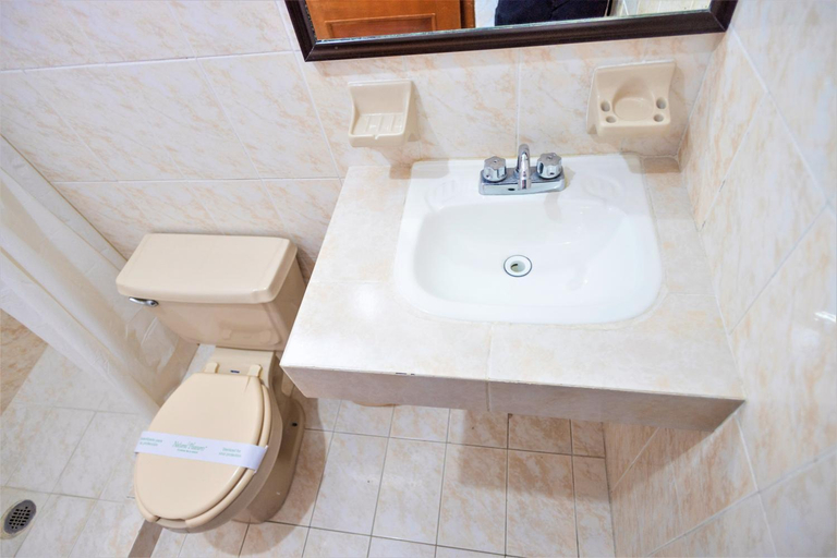 Bathroom 4, Hotel San Juan, Mérida