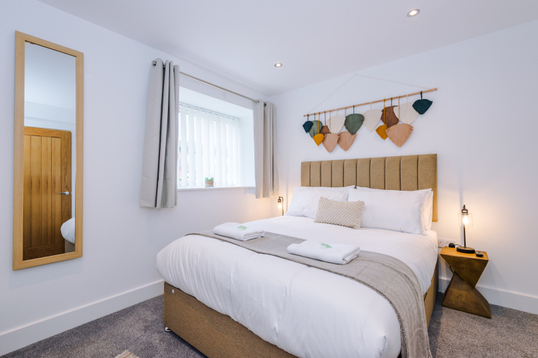 Bedroom 2, Number 21: A Breathtaking Chester Cottage with Parking, Cheshire West and Chester