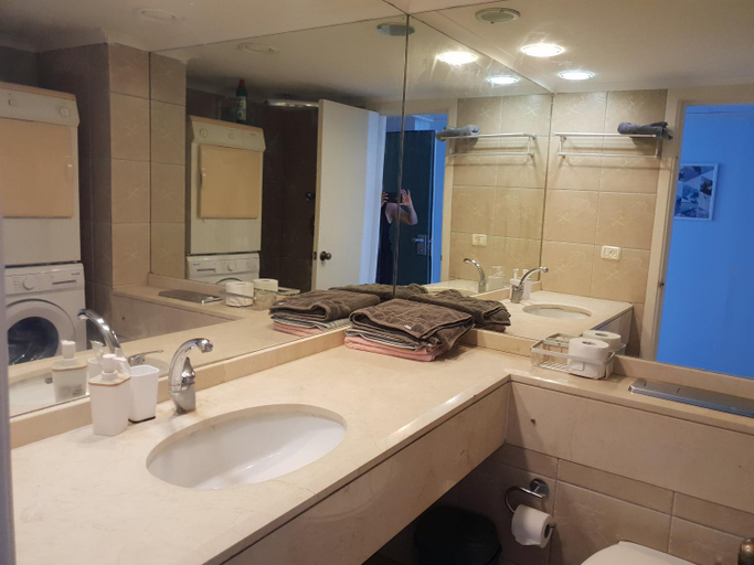 Bathroom 2, beach Apartments