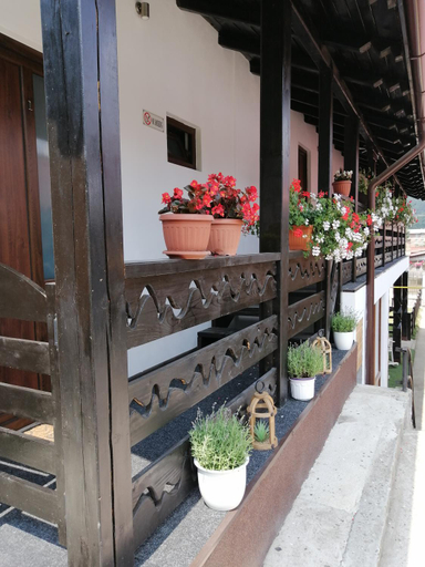 Others 4, CASA GRETA, Lupeni