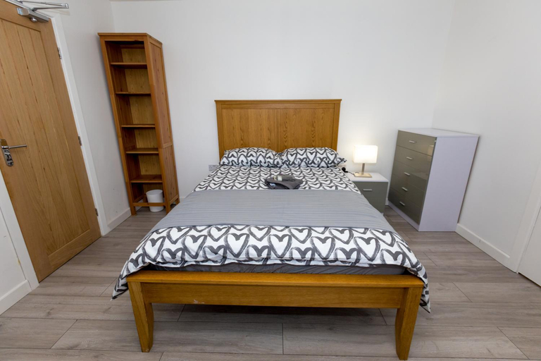 Others 3, Comfortable stay in Shirley, Solihull - Room-2, Birmingham