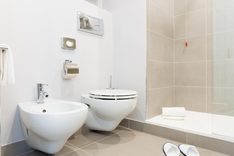 Bathroom 15