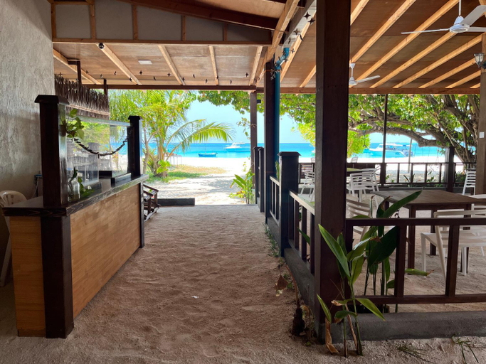 Others 5, Aagali Beach, Vaavu Atoll