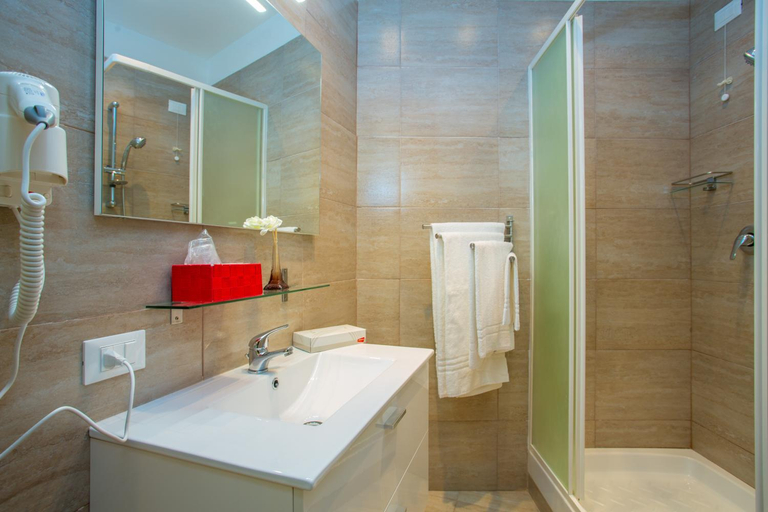Bathroom 4, BQ House Castello Luxury Rooms, Rome