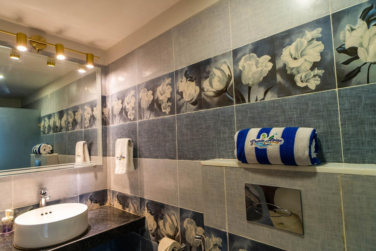 Bathroom 3, Grande Alpine Hotel, North Goa