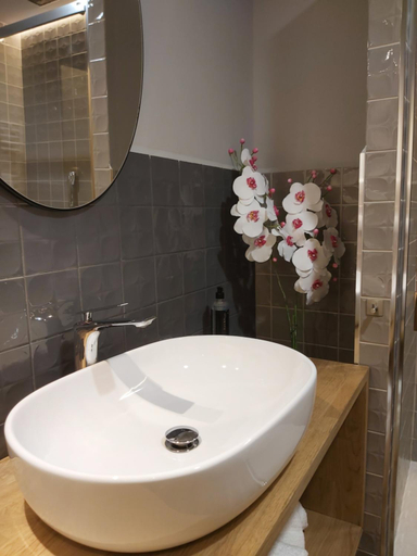 Others 2, Habital Suites, Huesca