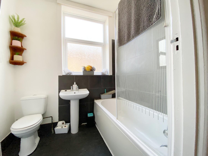 Bedroom 3, Cosy Old House Free Parking Close To Town & Beach, Bournemouth