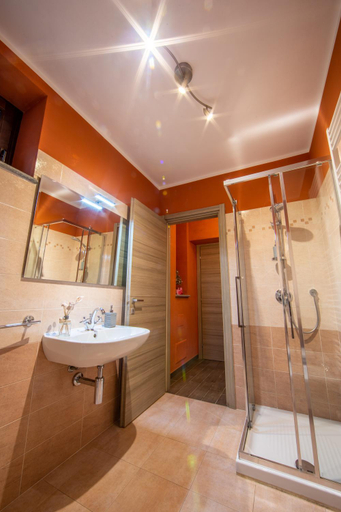 Bathroom 3, Binario 9 3-4, Torino