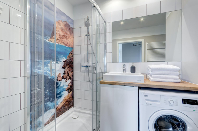 Bathroom 3, Beautiful Seaside View Apartments - 4 Oceans Premium, Gdańsk City