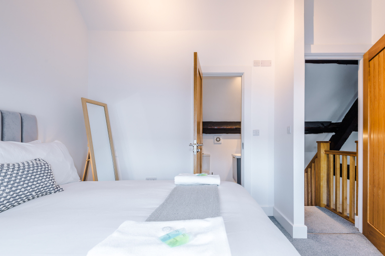 Bedroom 3, Number 21: A Breathtaking Chester Cottage with Parking, Cheshire West and Chester