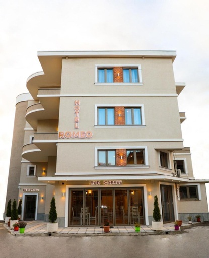 Hotel Romeo, Korçës