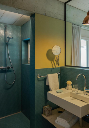 Bathroom 10