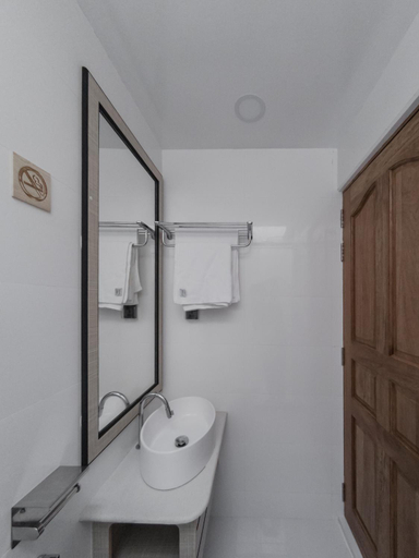 Bathroom 3, Club Kaafu Maldives, Kaafu Atoll