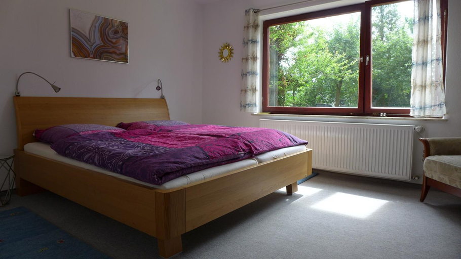 Others 5, Gemutliches Zimmer mit Doppelbett und Tischtennisraum, Fürth