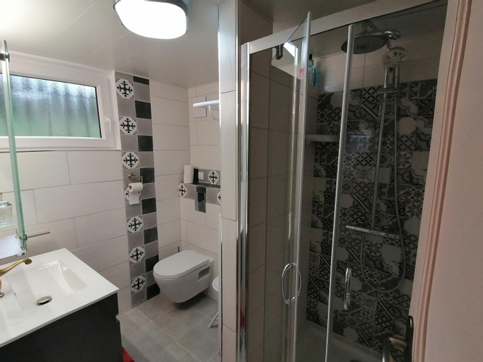 Bathroom 4
