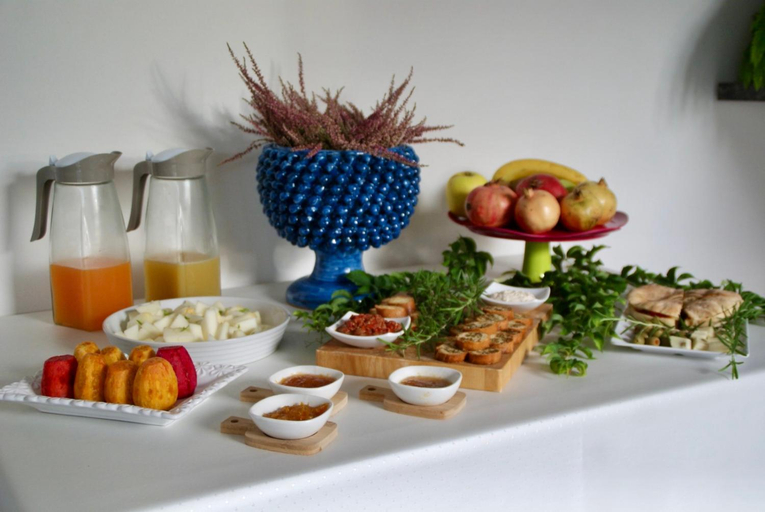Food & Drinks