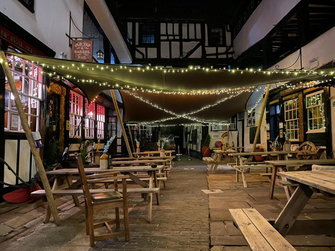 Food & Drinks 4, The New Inn – RelaxInnz, Gloucestershire