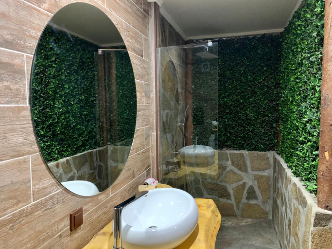 Bathroom 4, Grand Altunhan Hotel, Svilengrad