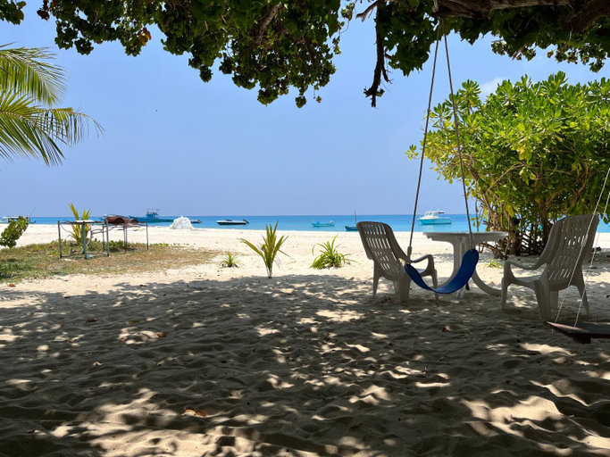 Others 4, Aagali Beach, Vaavu Atoll