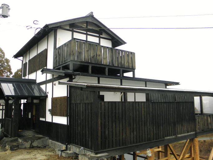 Exterior 8