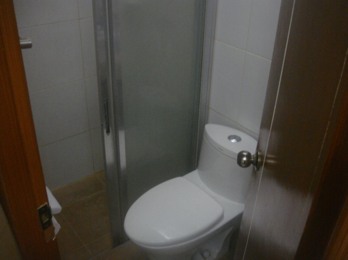Bathroom 2, Janus Luxury Suites, Mabalacat