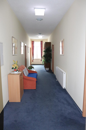 Others 4, Hotel Saar, Kusel