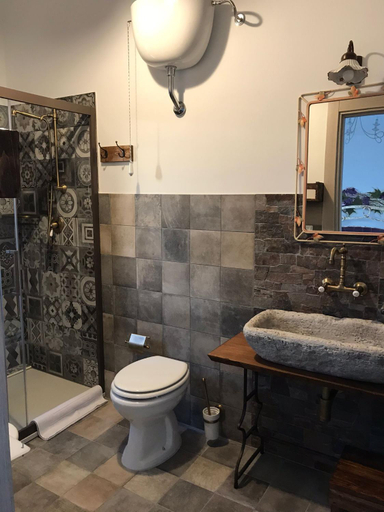 Bathroom, Bacula Nzicula Marzamemi, Syracuse