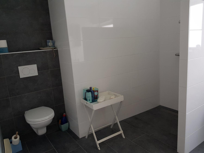 Others 4, B&B Loon, Assen