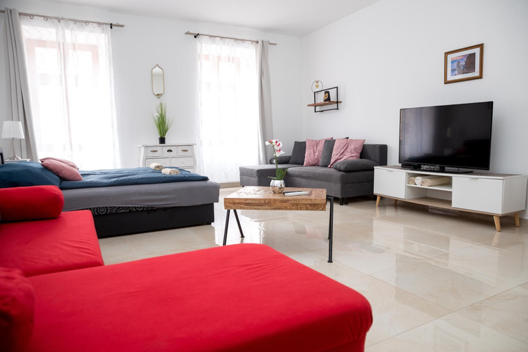 Others 5, Kossuth Apartmanhaz, Tata