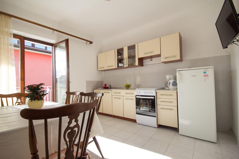 Others 4, Villa Maria, Novigrad