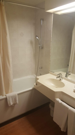 Bathroom 8