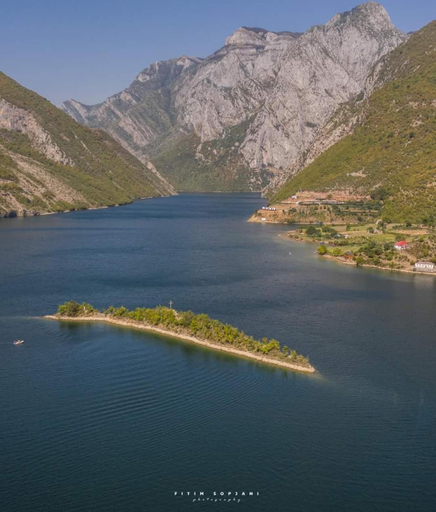 Others 5, 5 Stinet, Pukës