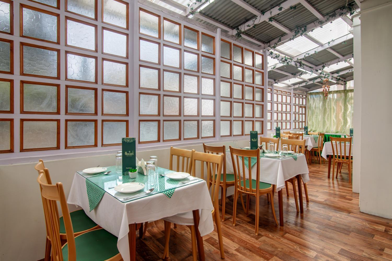Food & Drinks 5, Muscatel Spring Burn - 100 Mts from Mall Road, Darjiling